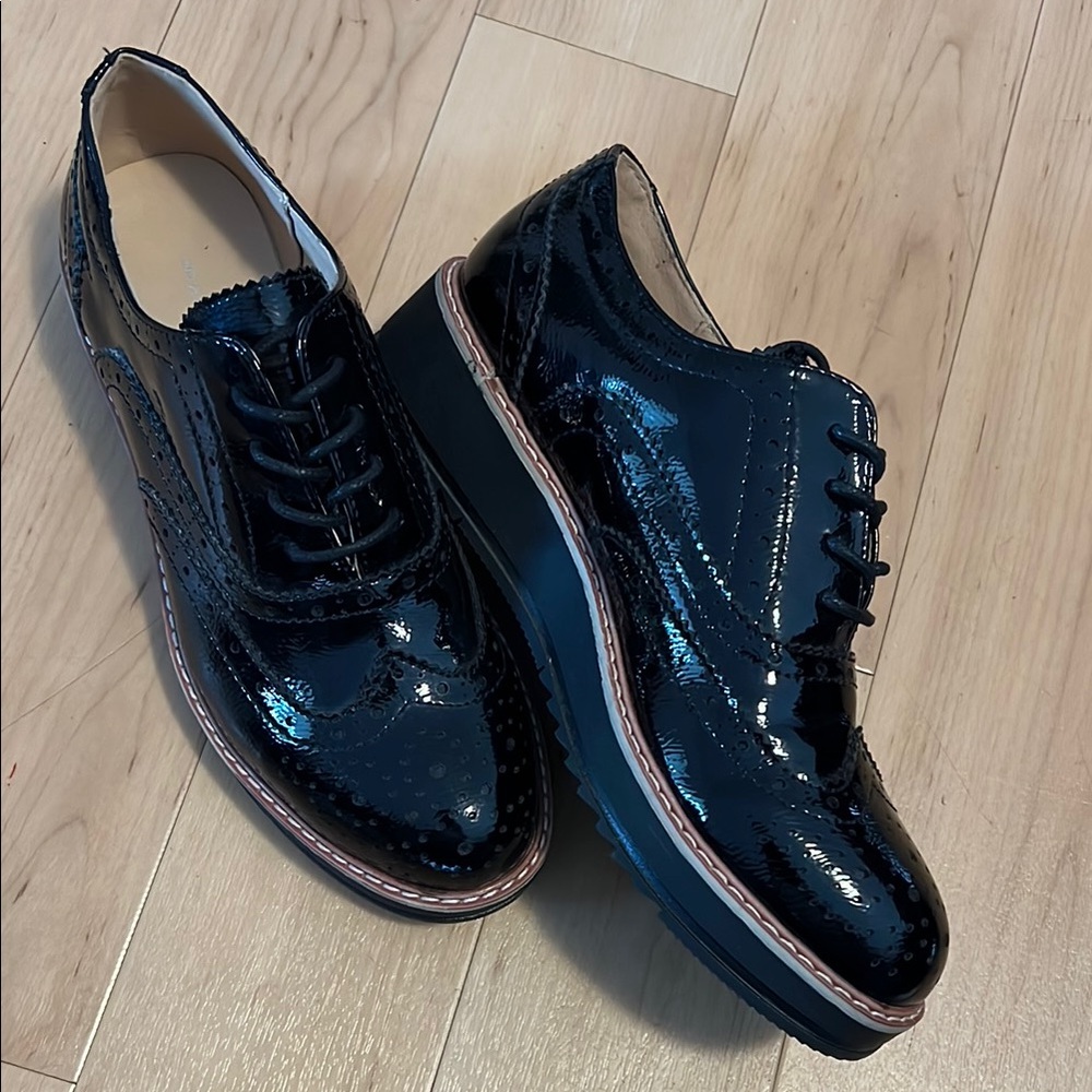 Madden Girl Black Oxfords with Classic Brogue Design - Picture 2 of 9